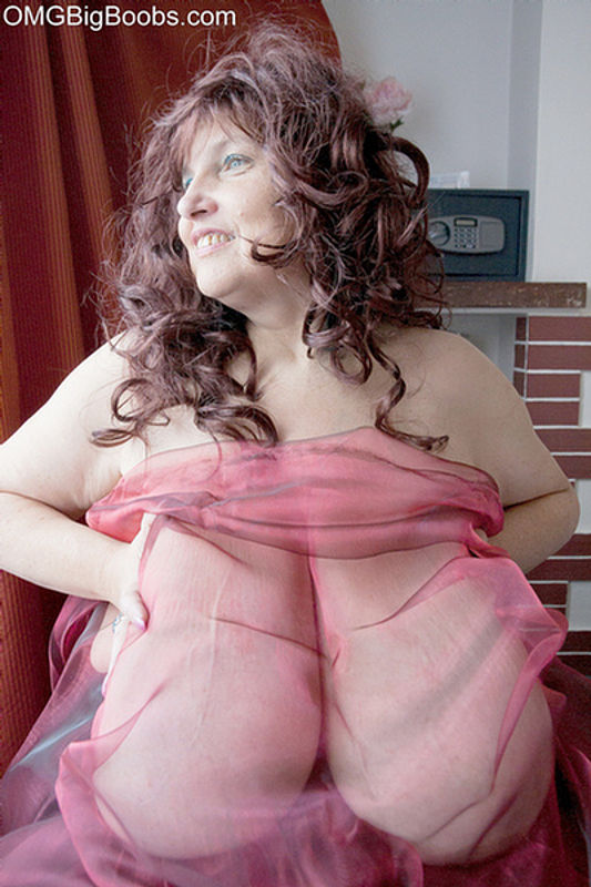 533px x 800px - Anika's q-cup gigantic breasts - MatureKingdom.com